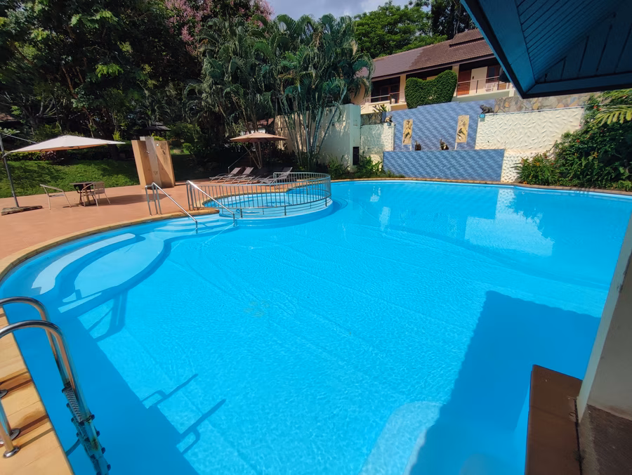 Pool 2, curved edge, second view.