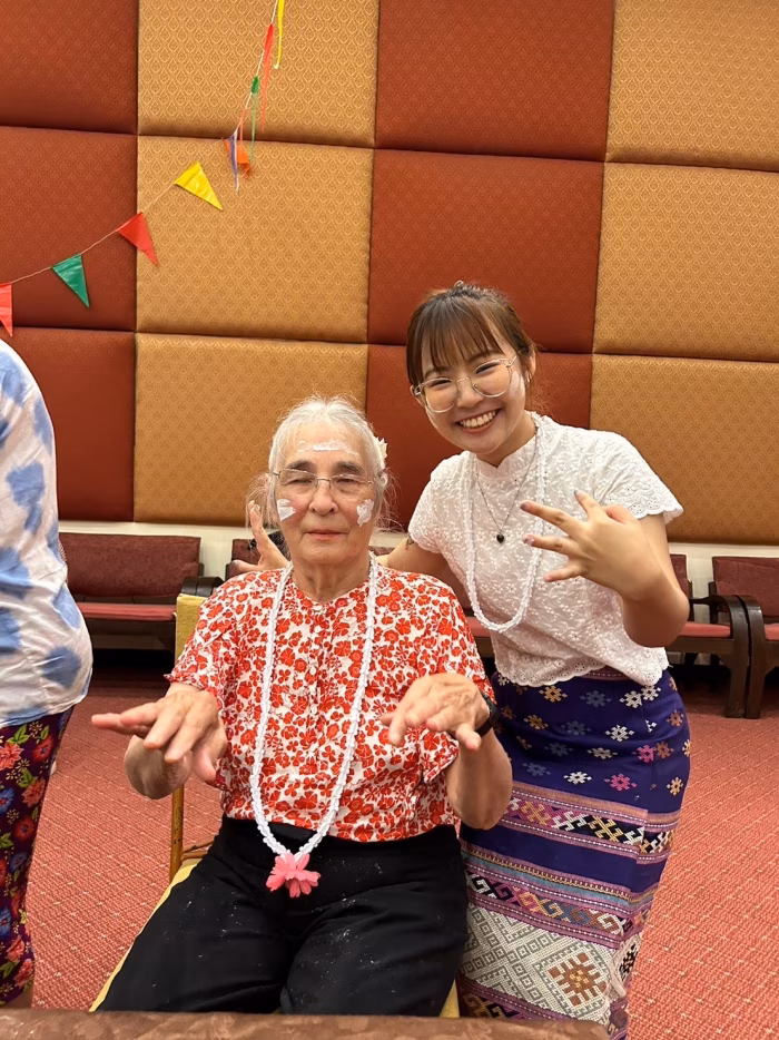 A resident receiving a Songkran garland.